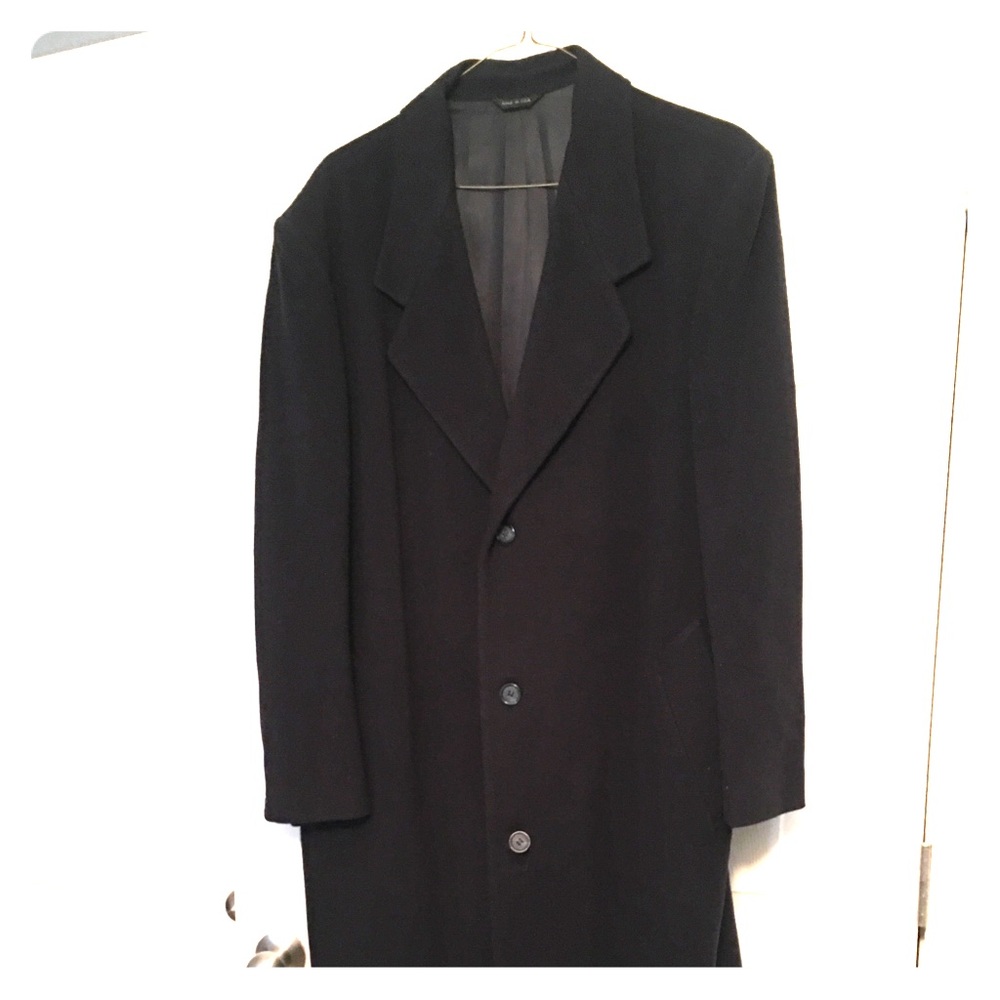 Roundtree and York Men’s Black Trenchoat